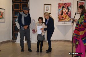 Отличиха Ангелина Стойкова със специална награда в световния конкурс „Малък Зограф“ / Новини от Казанлък