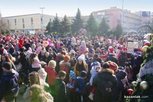 Коледната елха грейва на 9 декември с тематично дефиле от над 700 деца / Новини от Казанлък