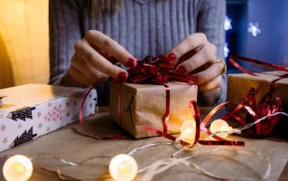 Коледна инициатива събира подаръци за възрастните потребители на Дом за стари хора №3