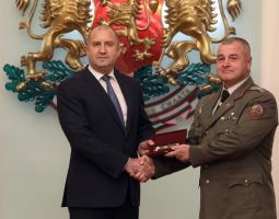 Бригаден генерал Деян Дешков застава начело на Сухопътните войски