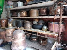 Апаши отмъкнаха медни съдове, водоструйка и инструменти от имот в Тъжа