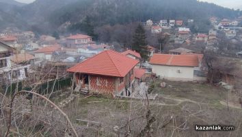 Горя къща в казанлъшкото село Енина  / Новини от Казанлък