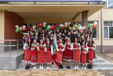 Учениците на ПГЛПТ: Честит празник, Българи! / Новини от Казанлък