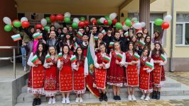 Учениците на ПГЛПТ: Честит празник, Българи!