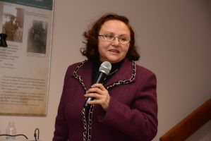 Писателката Катя Зографова представя творчеството си в Музея на розата