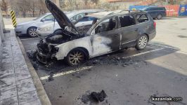 Автомобил изгоря на паркинга на Lidl  / Новини от Казанлък
