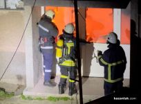 Запали се вратата на избени помещения в блок в Казанлък