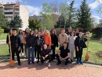Ученици от ОУ “Георги Кирков“ и младежи от МОС засадиха дръвчета в парк “Васил Левски“