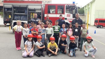 Ученици от ОУ “Св. Паисий Хилендарски“ се срещнаха с представители на доброволческия отряд към Пожарната