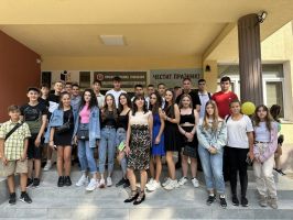 79 осмокласници прекрачиха прага на ПГЛПТ за Новата учебна година