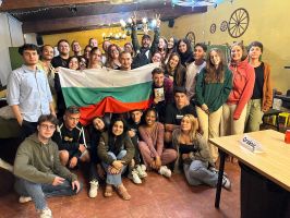 Ученички от ПГЛПТ представиха България в международен младежки проект в Испания