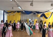 Децата от ДГ „Слънчице“ развяха българския трибагреник в чест на Националния празник 3 март