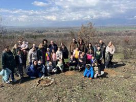 Учители, родители и ученици от ОУ “Св. Паисий Хилендарски“ засадиха дръвчета в изгорялата местност „Гледката“ на парк “Тюлбето” 