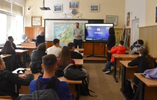 Грузинският доброволец Омари гостува в ПГЛПТ и представи страната си в час по география