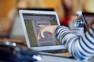 НСИ изследва използването на интернет от домакинствата в Старозагорско  