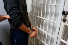 24 часа арест за млад мъж, заплашвал майка си