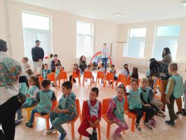 Доброволци отбелязаха Деня на Земята в ДГ “Теменуга“ и ППМГ “Никола Обрешков“