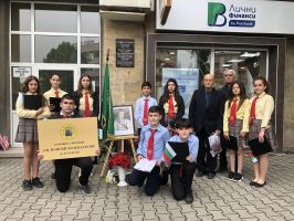 С поднасяне на цветя и едноминутно мълчание, паисиевци почетоха паметта на казанлъчанина Стефан Почеков