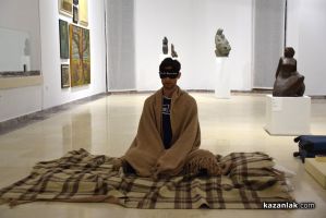 Да спиш в музей: Вангел, който превърна Художествената галерия в свой дом за ден