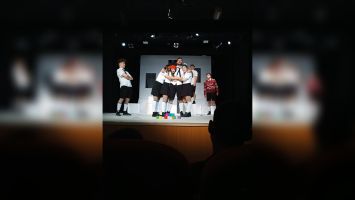 “Взрив“ на казанлъшкия театър изправи на крака учениците на ПГЛПТ 