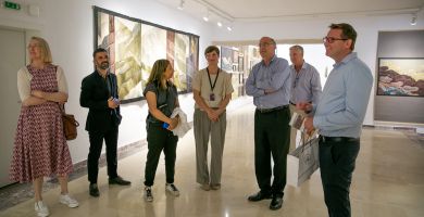 Посланикът на САЩ в България Кенет Мертен и съпругата му посетиха Художествената галерия в Казанлък и музей „Ахинора“