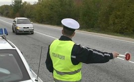 Полицаите провериха 12 автомобила за два часа във вчерашния ден / Новини от Казанлък