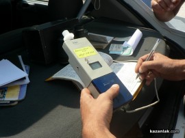 Полицаите образуваха бързо производство срещу пиян шофьор в Казанлък / Новини от Казанлък