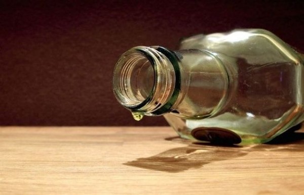 15-годишни откраднали 3 бутилки уиски от казанлъшки магазин / Новини от Казанлък