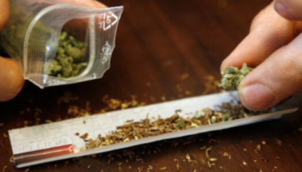 Полицаите хванаха младеж с 5 грама марихуана / Новини от Казанлък