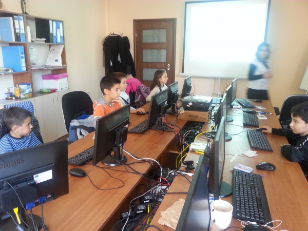 ИКТ Център стартира курс Photoshop в първия работен ден на 2015 / Новини от Казанлък