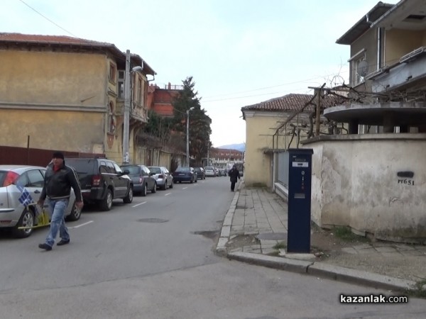Общинските скобаджии срещу журналистите: Законно ли е незаконното паркиране? / Новини от Казанлък