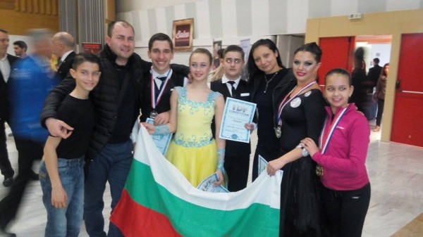 Казанлъшки танцьори с купи и медали от турнир в Солун / Новини от Казанлък