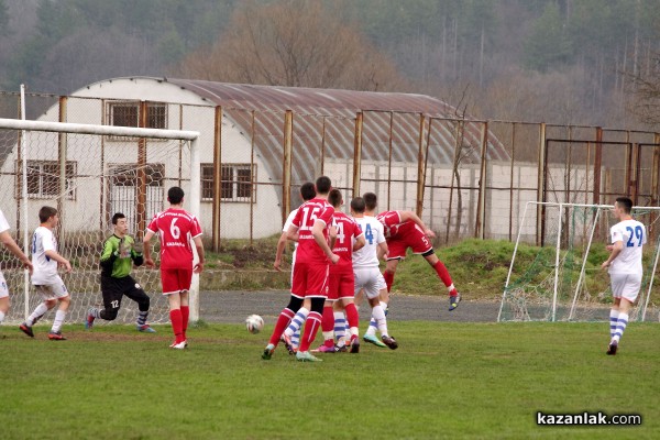 Юношите на Розова долина вкараха 7 гола при гостуването си в Чирпан / Новини от Казанлък