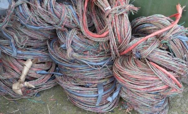  Кражби на кабели, метални части и генератор от Николаево и Мъглиж / Новини от Казанлък
