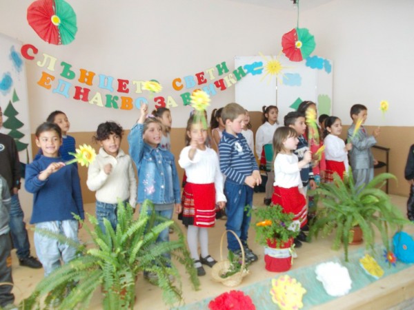 В Хаджидимитрово се проведе празник  “Живеем заедно - празнуваме различията“ / Новини от Казанлък