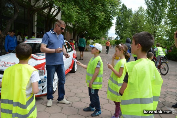 Автомобилен шампион се включи в Седмицата за пътна безопасност в Казанлък / Новини от Казанлък