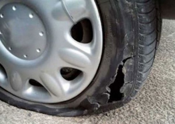 Нарязаха гумите на автомобил в гурковско село / Новини от Казанлък