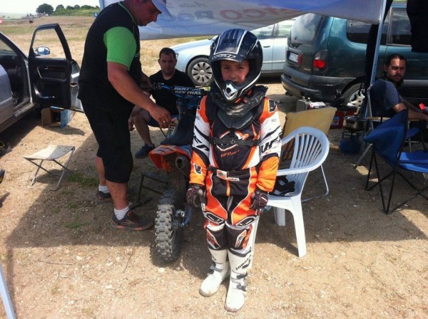  9-годишно момче от Енина участва в шампионата на страната ни по мотокрос / Новини от Казанлък