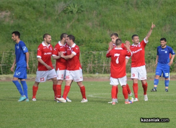 Футболистите на Розова долина излизат за победа в последната си среща за сезона / Новини от Казанлък
