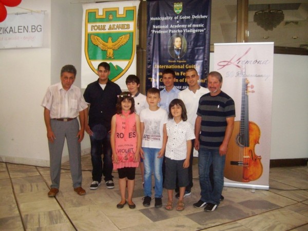 С майсторство и професионализъм казанлъшките китаристи спечелиха награди от фестивал в Гоце Делчев  / Новини от Казанлък