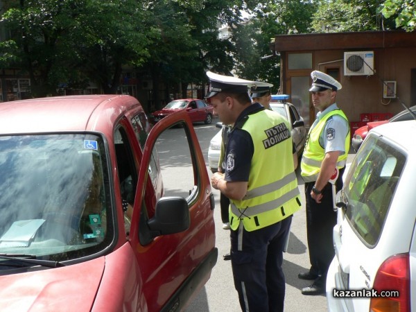  Специализирана полицейска акция в община Казанлък завърши с 28 съставени акта / Новини от Казанлък