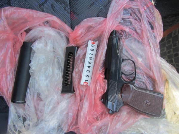 Местна група занимаваща се с продажба на незаконно оръжие попадна в ареста / Новини от Казанлък