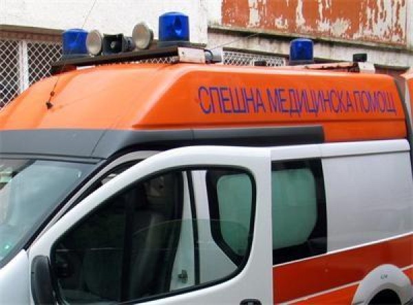 Лека катастрофа на околовръстния път при обратен завой изпрати жена в болницата / Новини от Казанлък