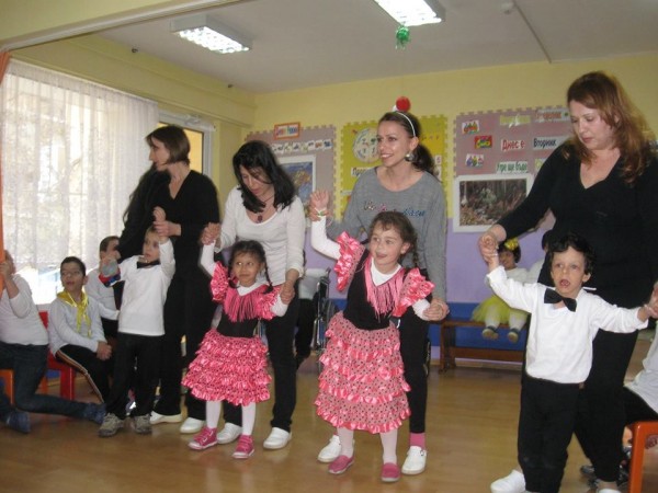 Дневен център за деца с увреждания празнува рожден ден / Новини от Казанлък