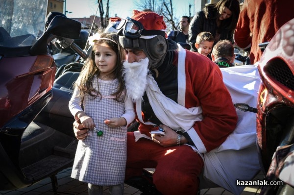 Мотористи с костюми на Дядо Коледа ще раздават подаръци в центъра на Казанлък / Новини от Казанлък