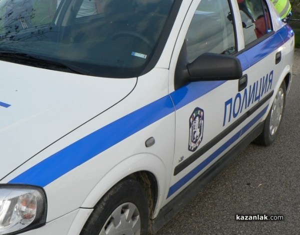 Кола с подменени регистрационни табели откриха казанлъшките полицаи / Новини от Казанлък