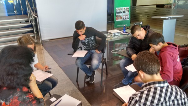 Ученици от ПГ по транспорт и транспортен мениджмънт взеха участие в „Мастер клас“ / Новини от Казанлък