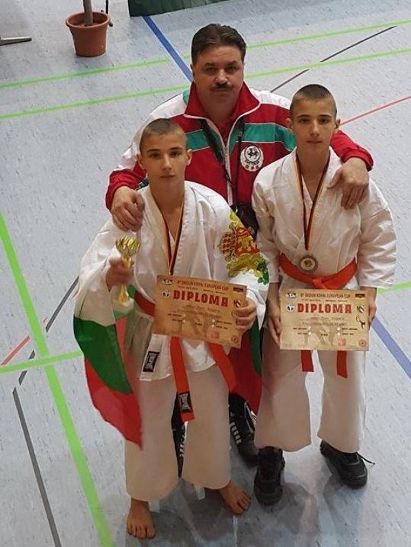 Близнаци от Казанлък спечелиха медали от карате турнир в Нюрнберг / Новини от Казанлък