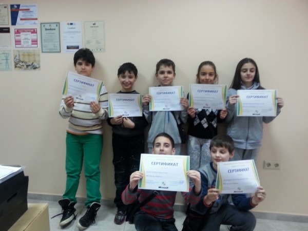 Пет деца от школата по програмиране отиват на финал на ИТ “Знайко“  / Новини от Казанлък
