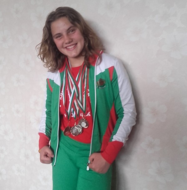 Кристина Мечкова спечели сребро на Държавното по свободна борба / Новини от Казанлък